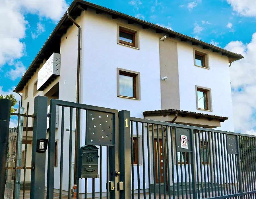 Elena Haus-1
