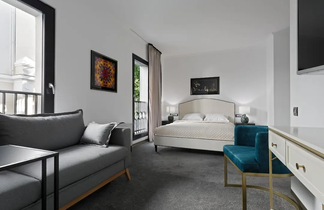 The Square Hotel-1