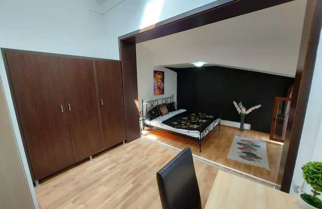 Happy Accomodation-1