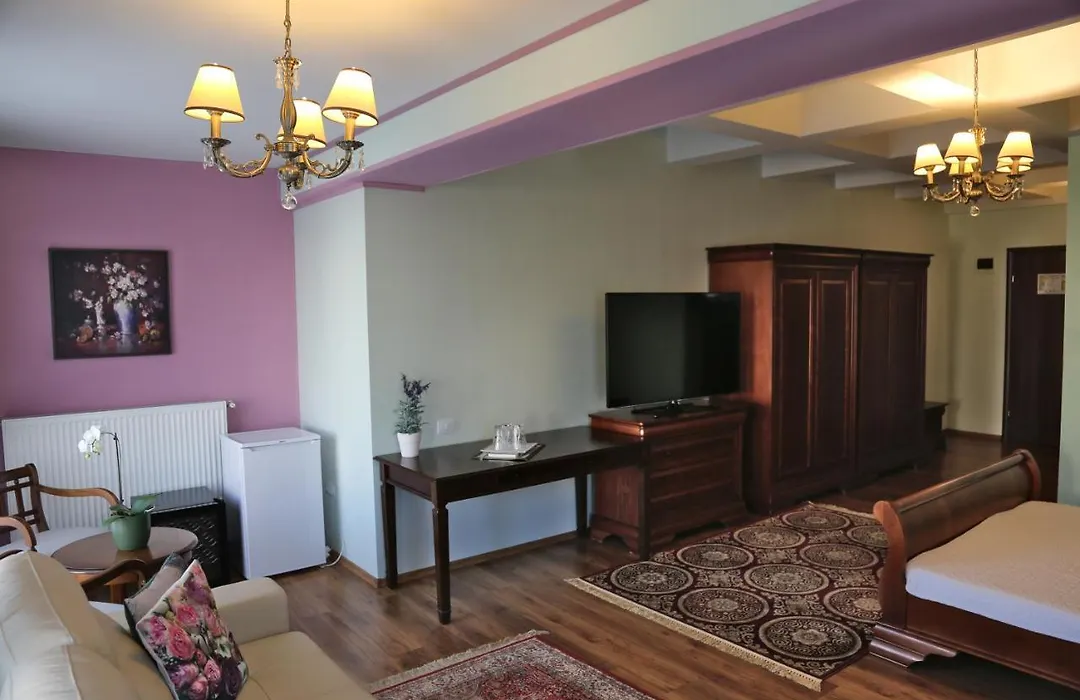 Boutique Vila White Duchess-1
