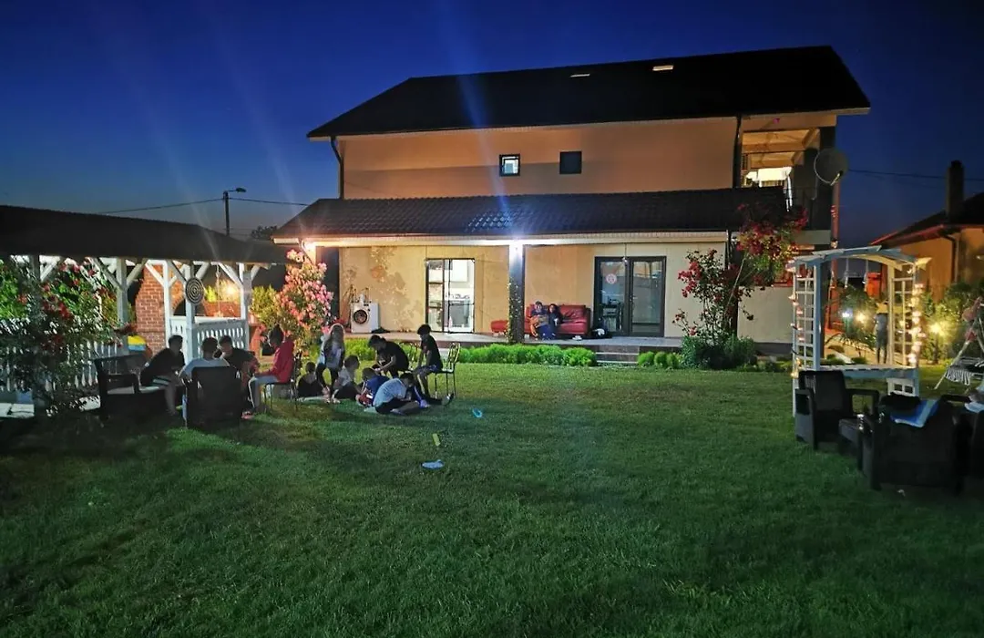 Casa cu Flori-1