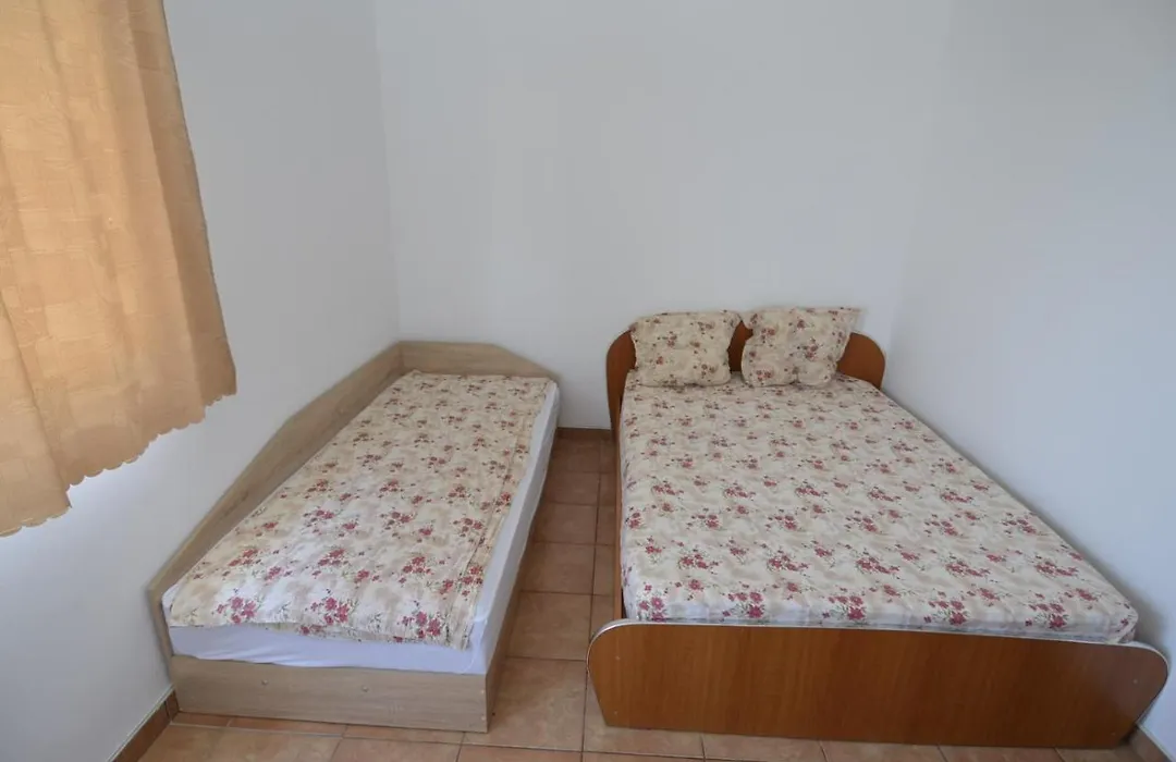 Vila G&S-1
