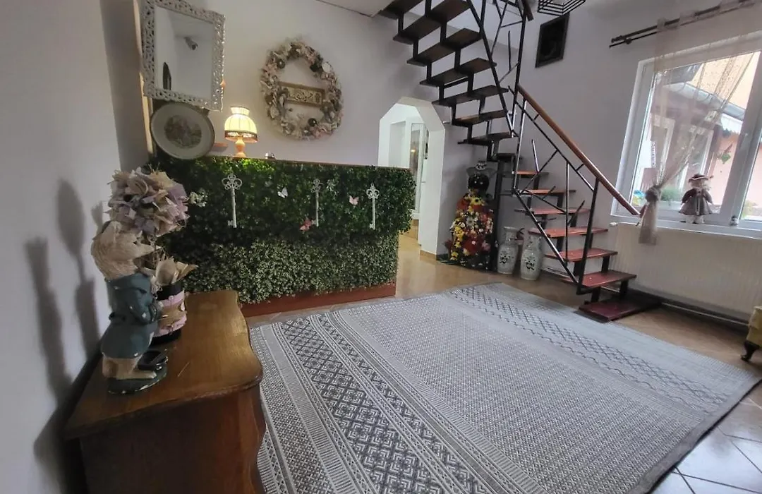 House Of Julia-1