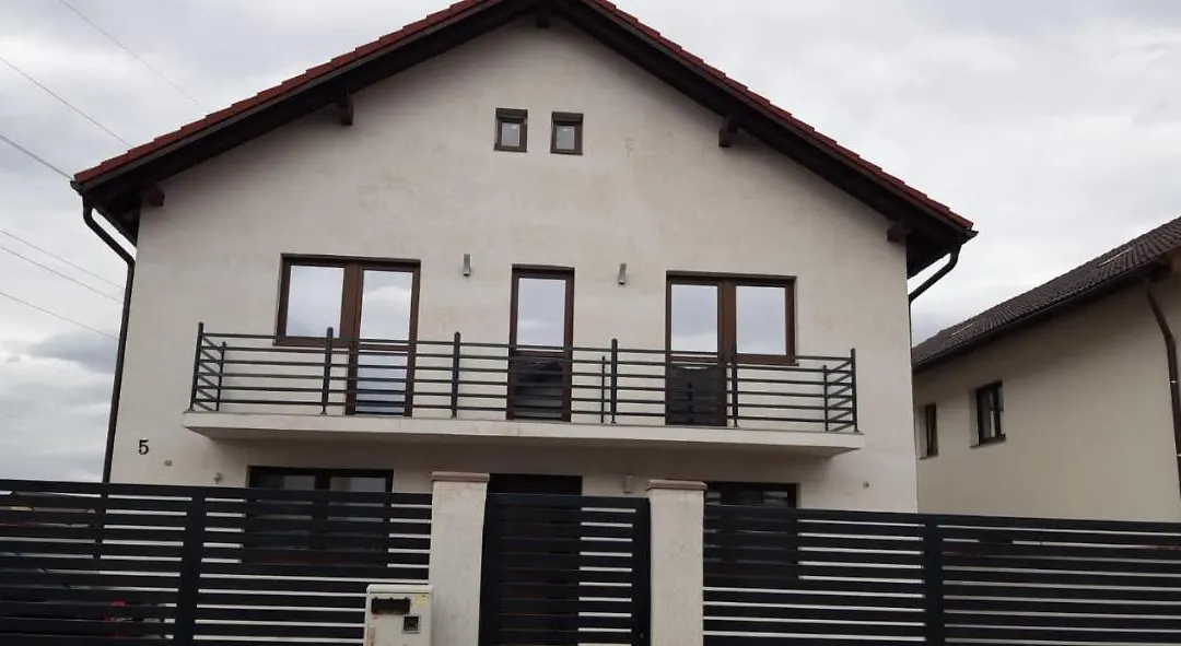 Five House-1