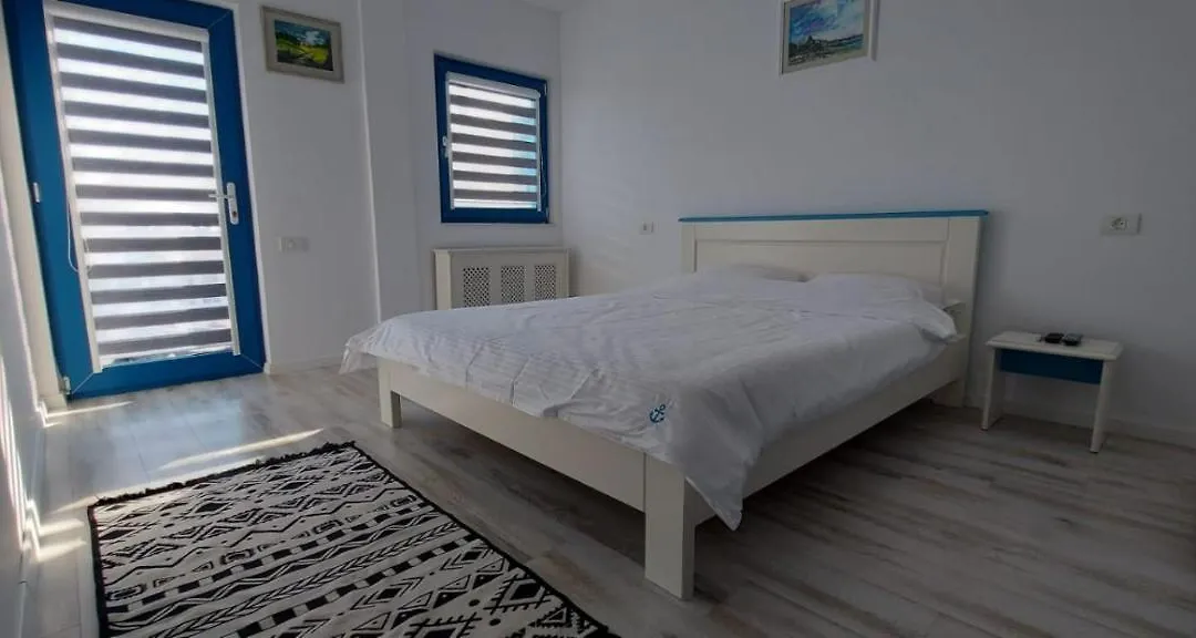 Delta Summer House Crisan-1