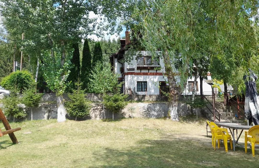 Pensiunea Trei Ponei-1