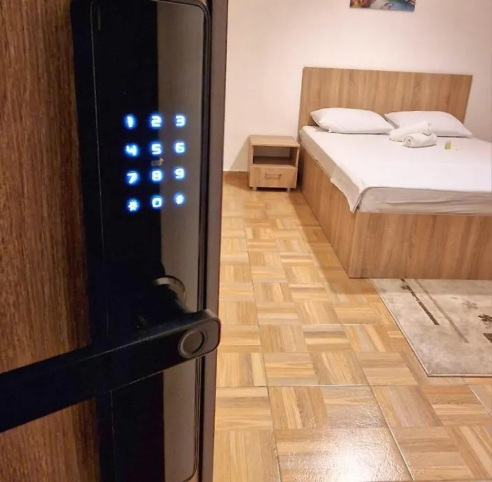 Bdb Apartaments Palas-1
