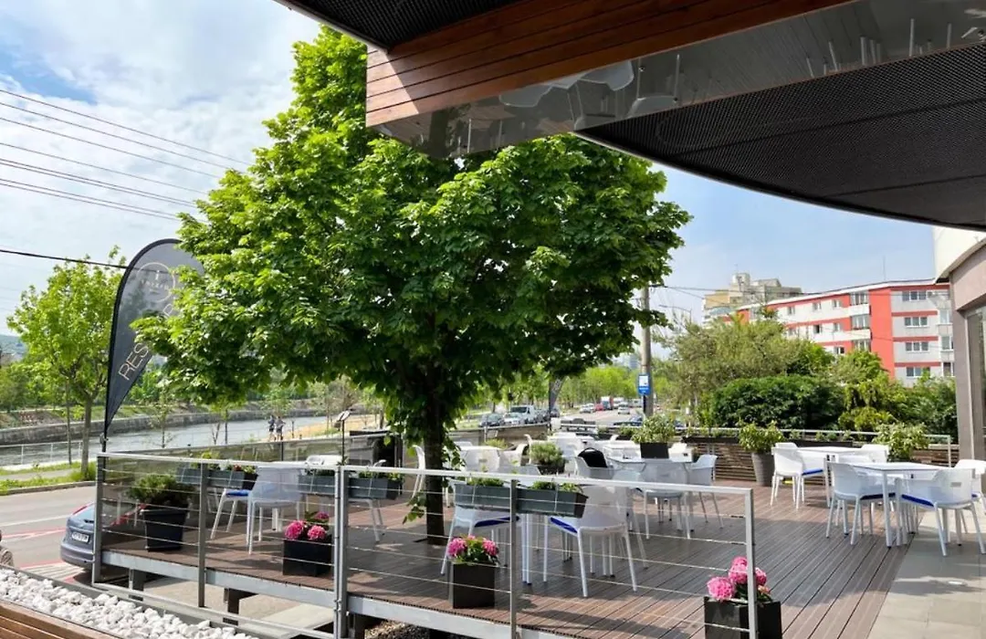 Hotel River Park-1
