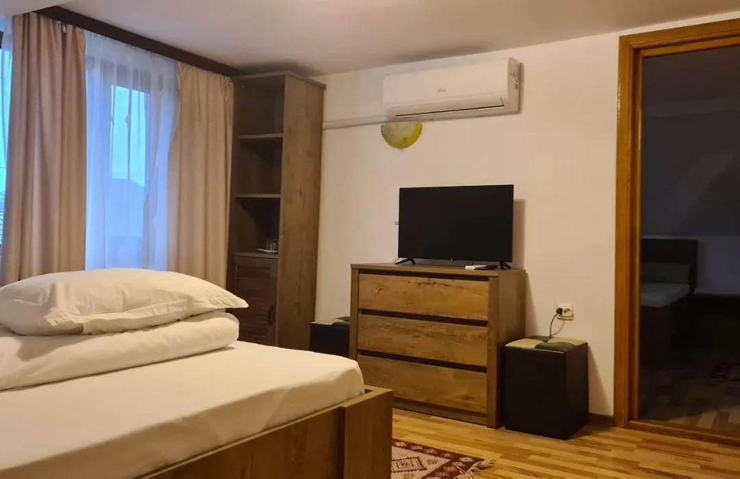 Hanul Ancutei-1