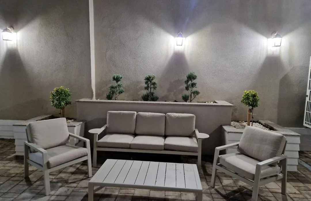 Bizi House Accommodation-1