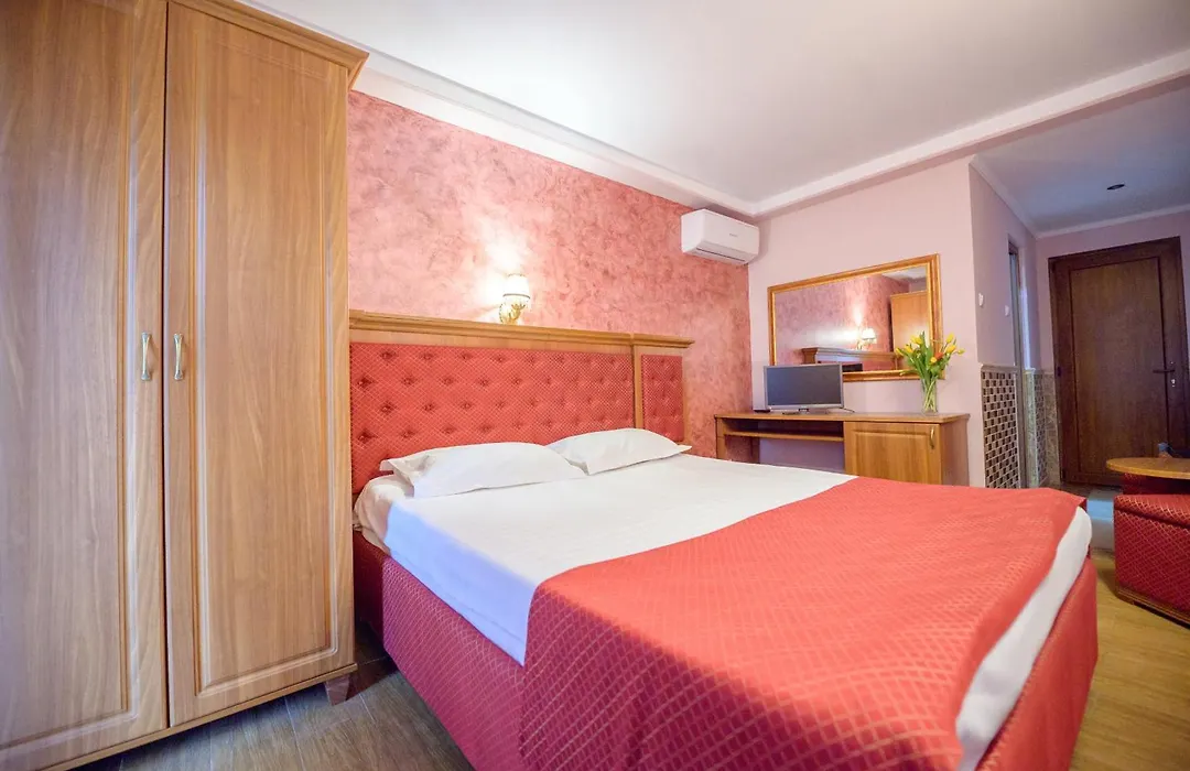 Hotel Iris-Mimoza-1