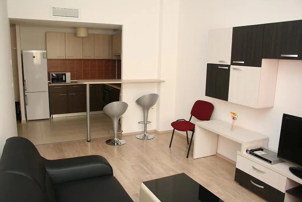 Top Rooms Aparthotel-1