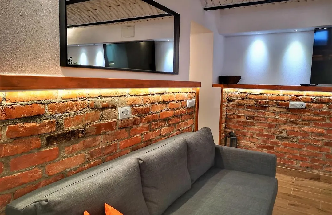 T House-1