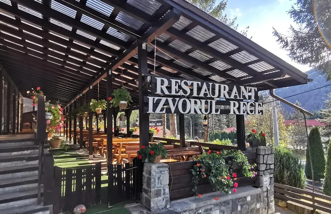 Hanul Izvorul Rece Sinaia-1