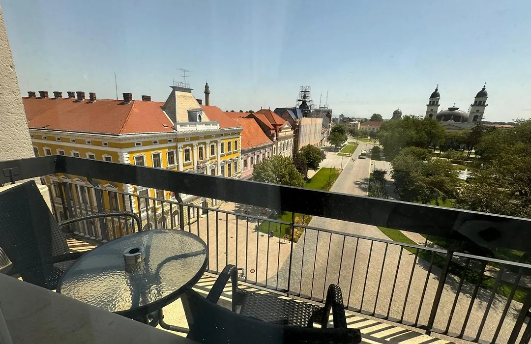 Hotel Aurora-1