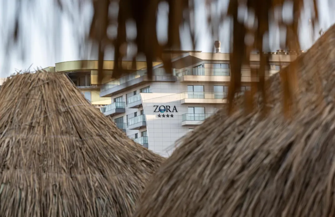 L&C Beach Home By Zora Apartament,Pe Plaja-1