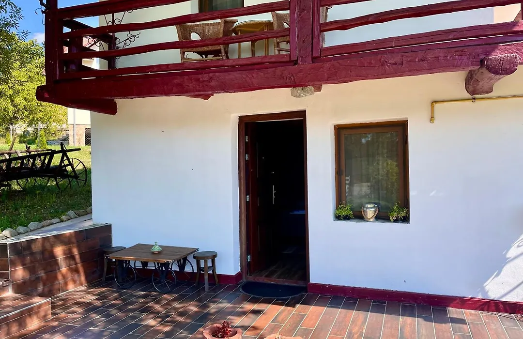 Casa De Sub Salcie-1