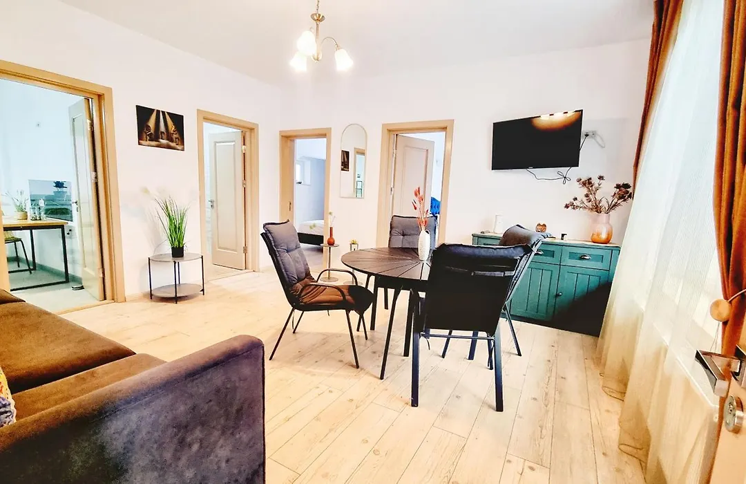 Kyd House Studiouri si apartamente la 100 de m de plaja Debarcader-1