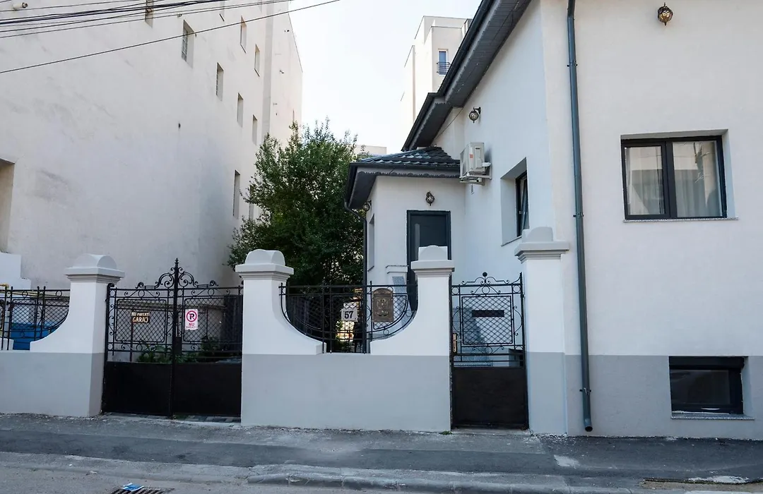 Lazynest Residence-1
