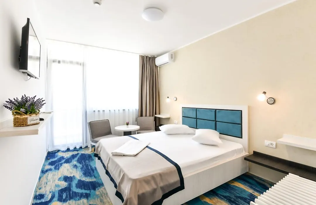Hotel Holiday Blue-1