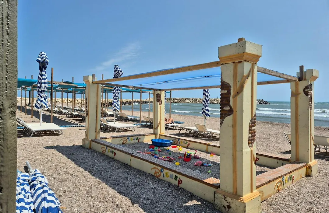 Mojo Resort-1