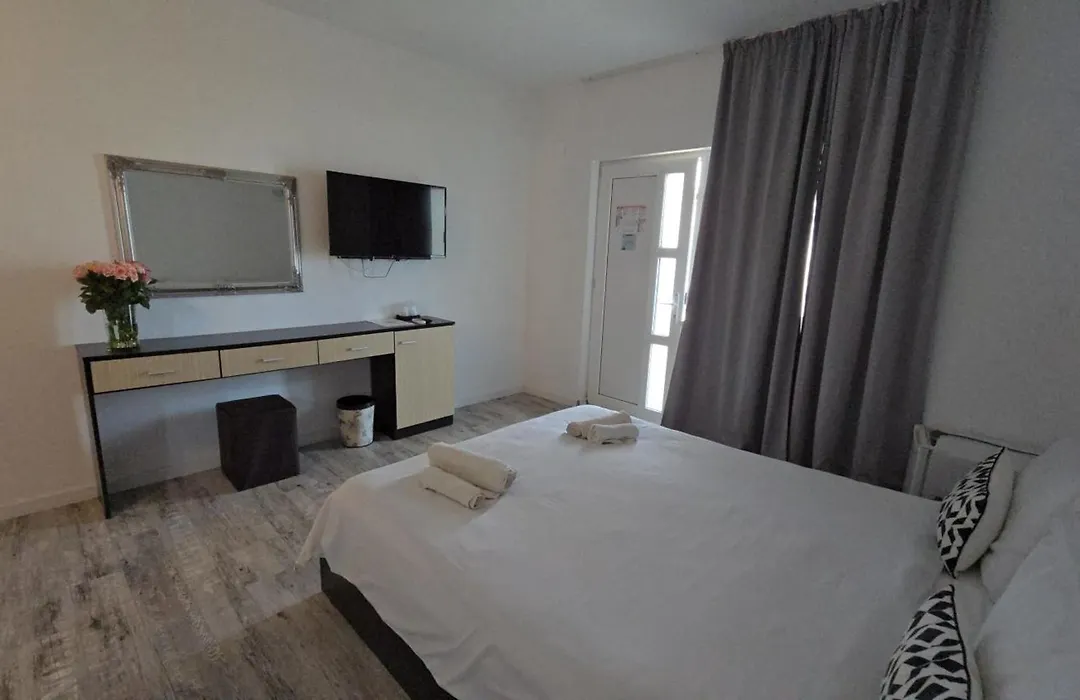 Anacris Guesthouse-1