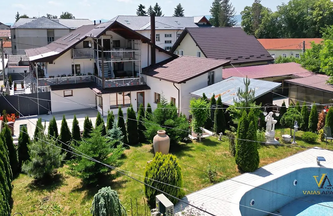 VAIAS Apartamente cu Terasa si Vedere Munte-1