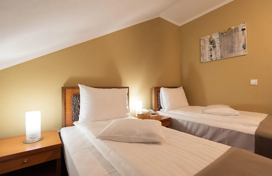 Areo Hotel & Restaurant-1
