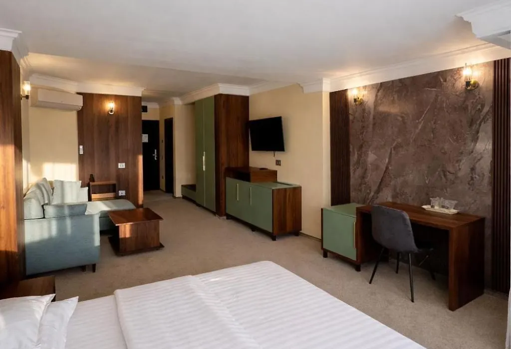 Hotel President-1
