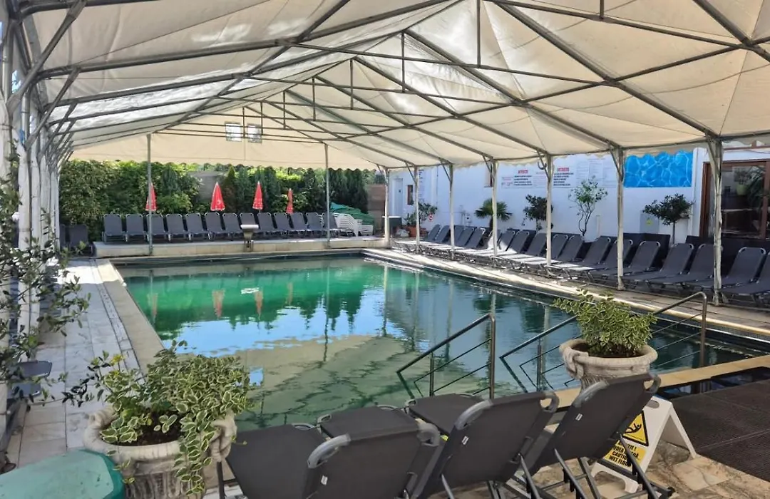 Hotel Ostrov-1