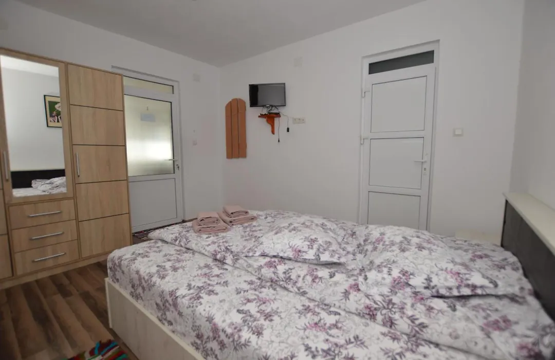 Cabana Colț de Rai-1