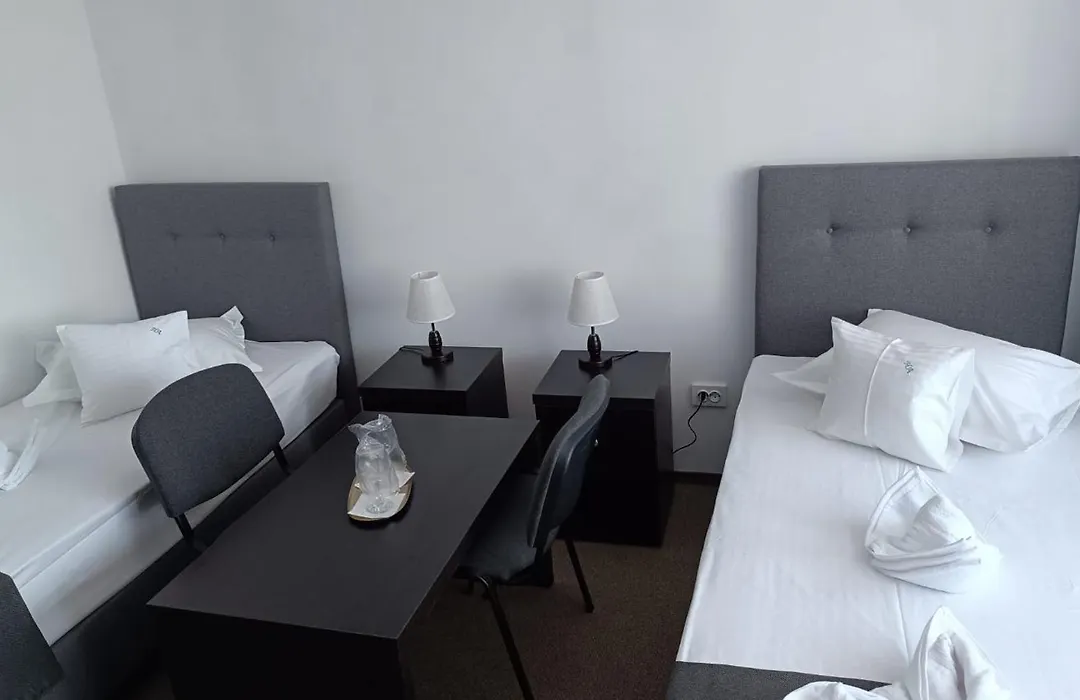 Hotel Lebăda-1