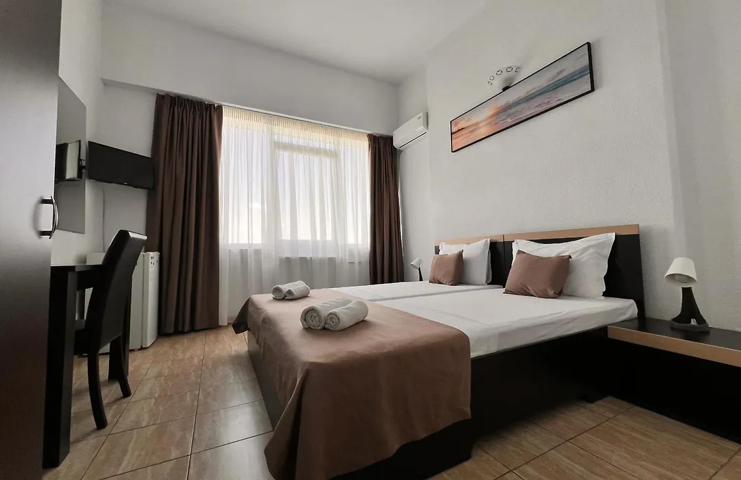 Hotel Cosmos-1