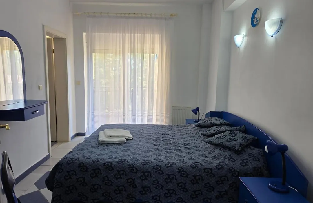 Club Topaz Apartments-1