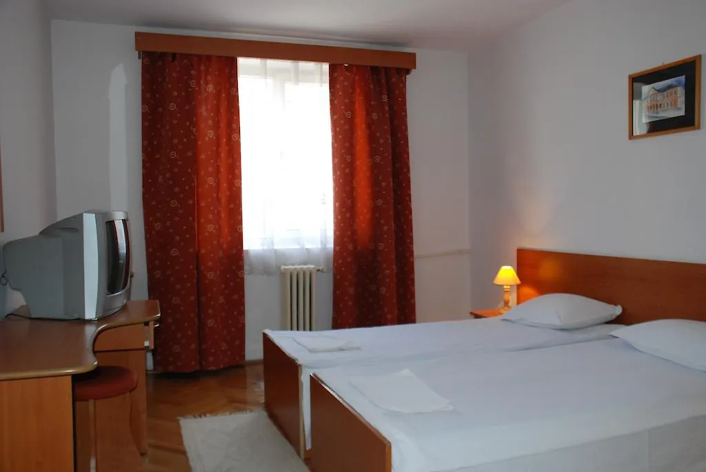 Hotel Merkur-1