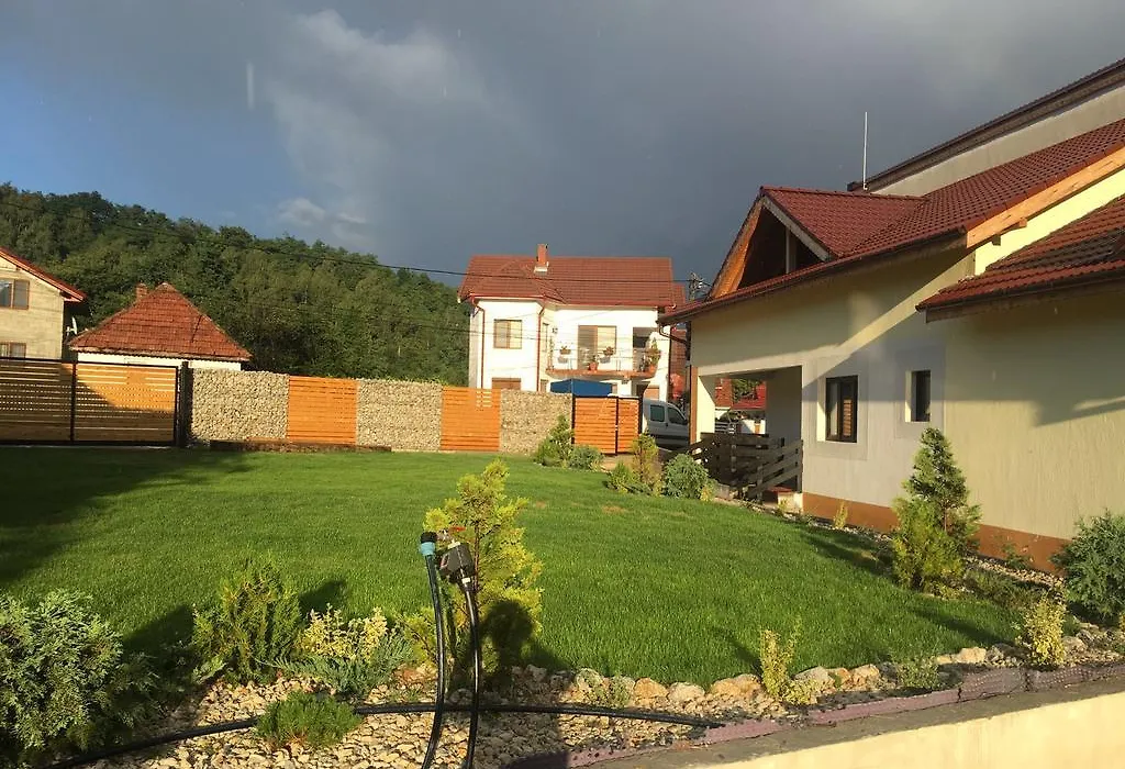 Casa De Sub Piatra-1