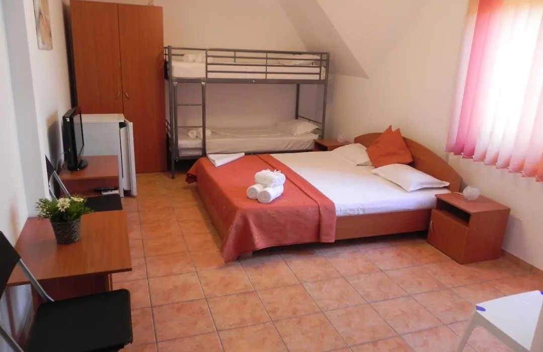 Pensiunea Iubesc Marea - piscină încălzită, vouchere vacanță, 40 m de faleză-1
