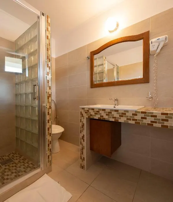 Camere de inchiriat Casa cu flori-1