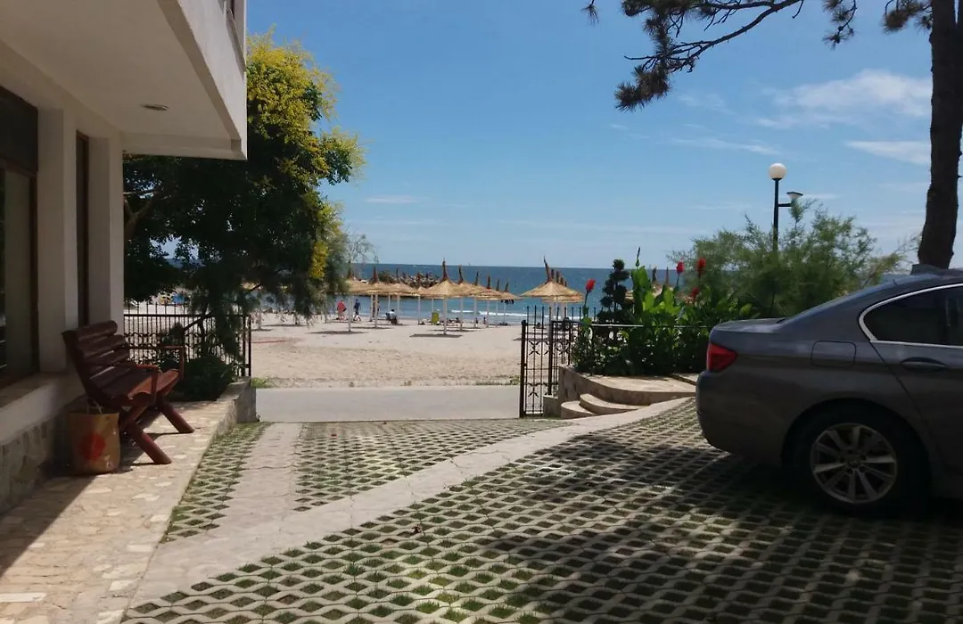 Vila pe plaja nr 9-1