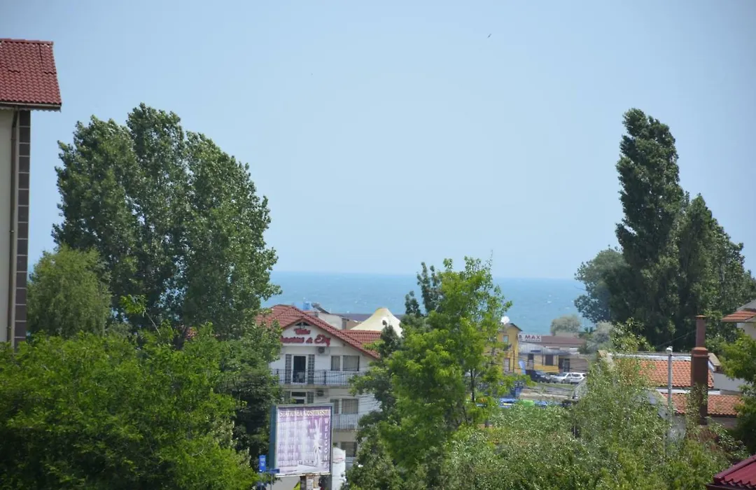Vila cu Livada-1