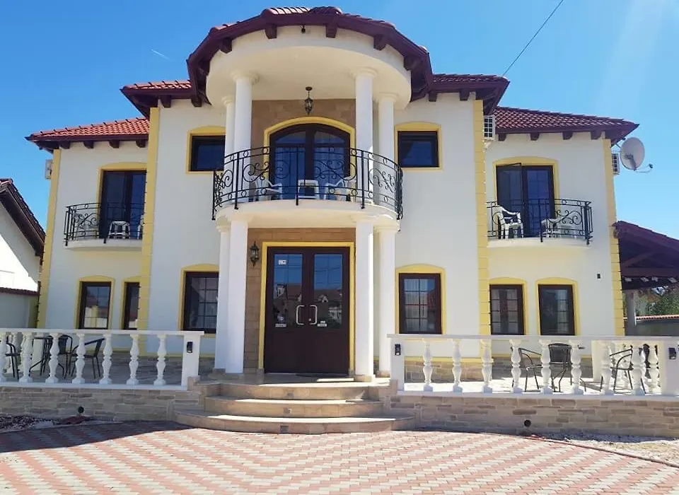 Villa California Hateg-1