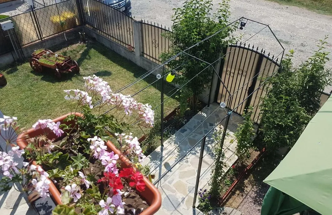 Casa Dyny 2 Mai-1