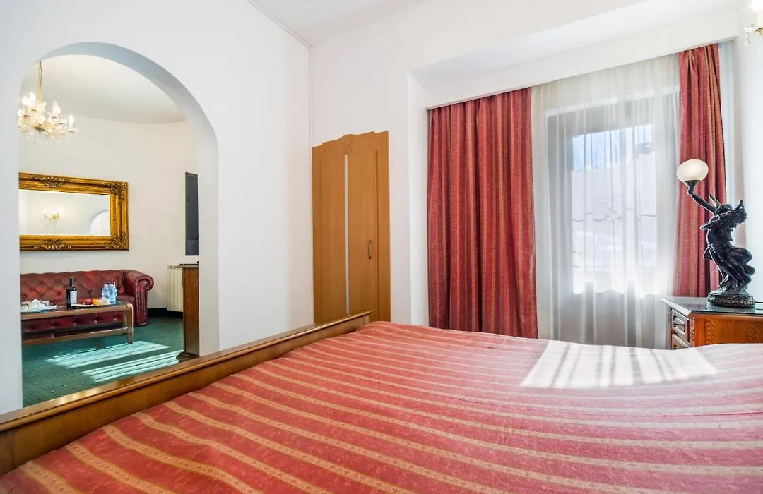 Hotel Carpati Imparatul Romanilor-1