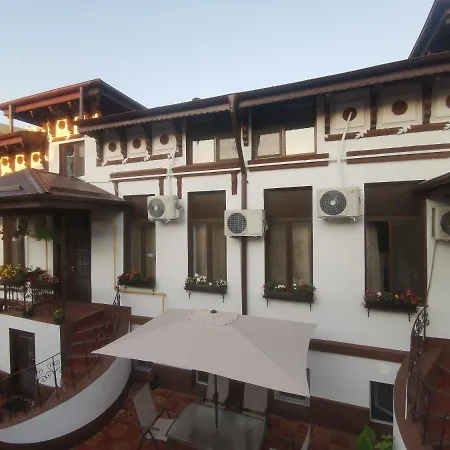 Joe Hostel-3