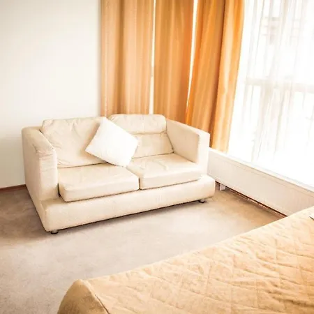 Hotel Seven-3
