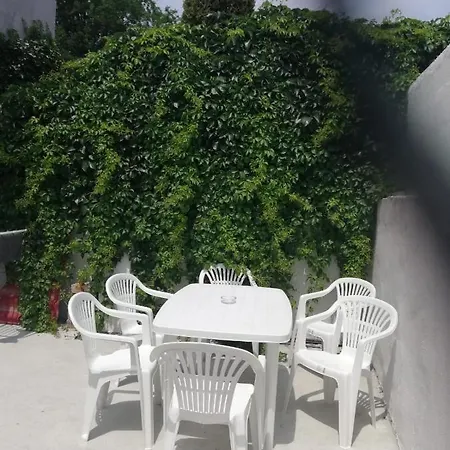 Yraida'S House Constanta-2