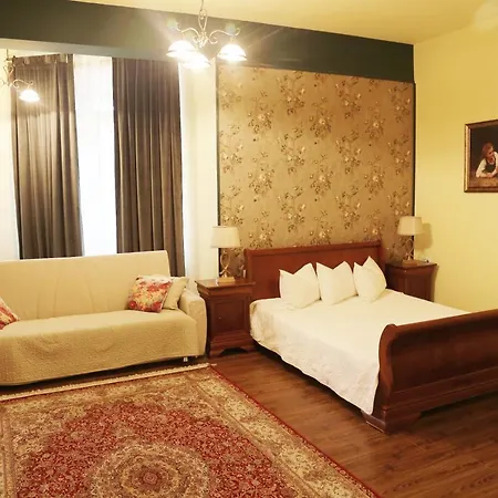 Boutique Vila White Duchess-3