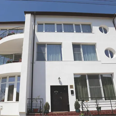 Boutique Vila White Duchess-2