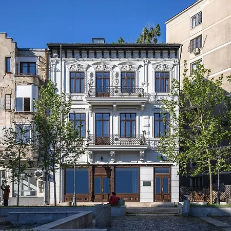 Old Town Luxury Suites With Balcony-3