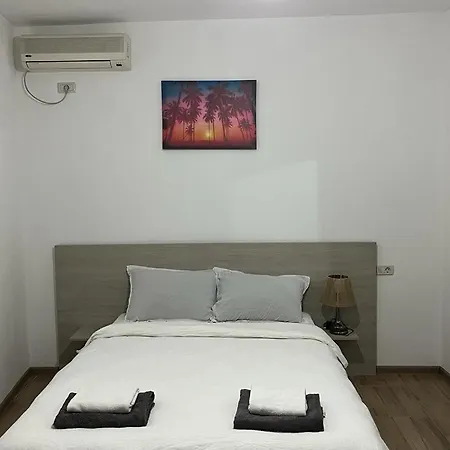 Glow GuestHouse Costinesti Camere de inchiriat-3